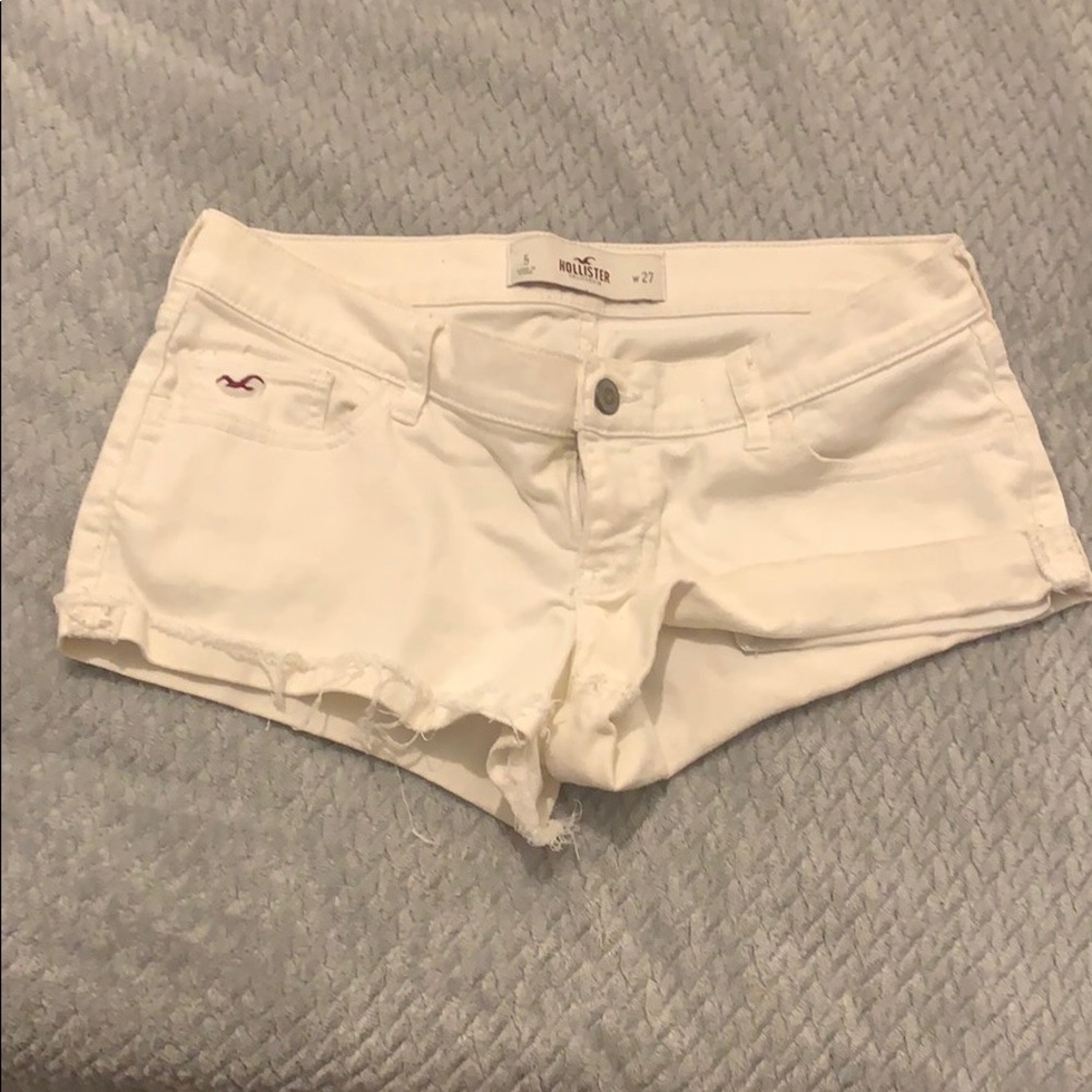White Hollister shorts